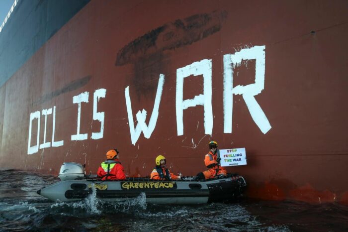 Greenpeace призывает запретить импорт нефти из России
