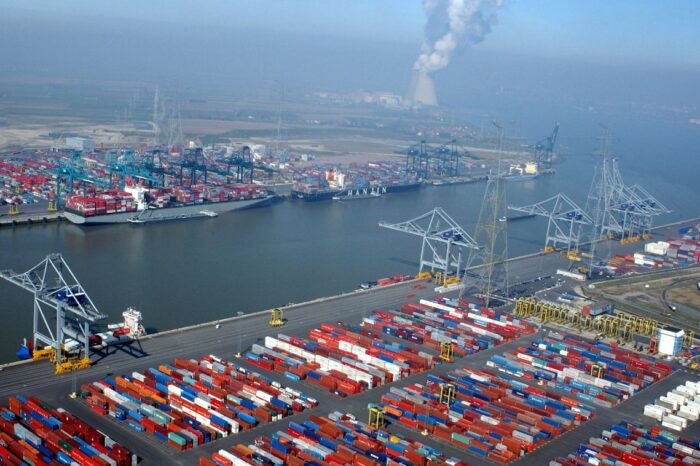 В бельгийских портах заблокировали отправку в Россию 1,5 тыс. контейнеров