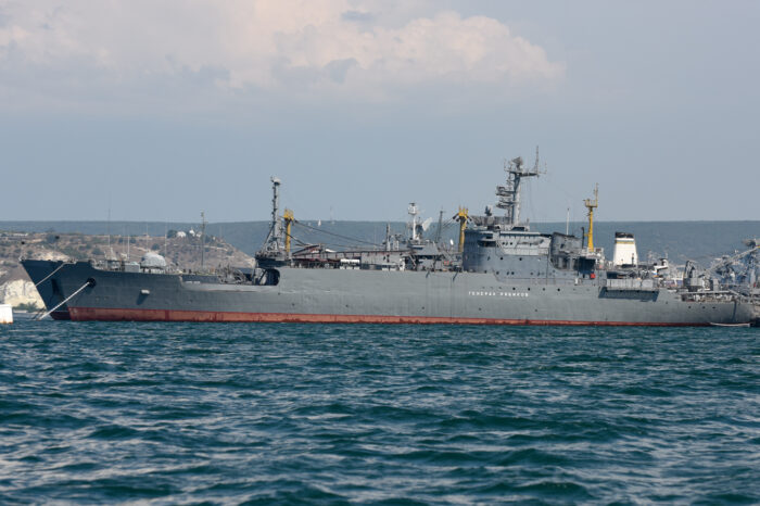 Корабли РФ отошли от украинского берега почти на 200 км