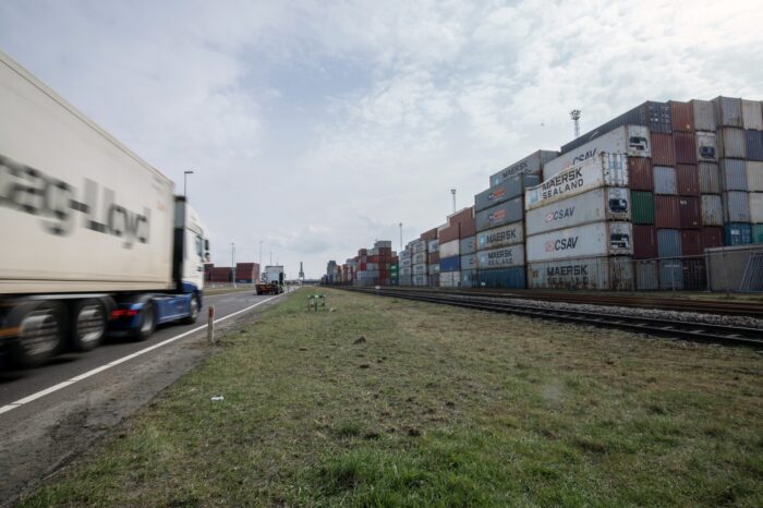 В порту Роттердама заблокировали 4,5 тыс. контейнеров для РФ