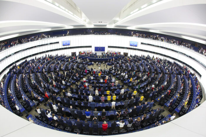 Европарламент требует полного эмбарго на импорт энергоносителей из рф