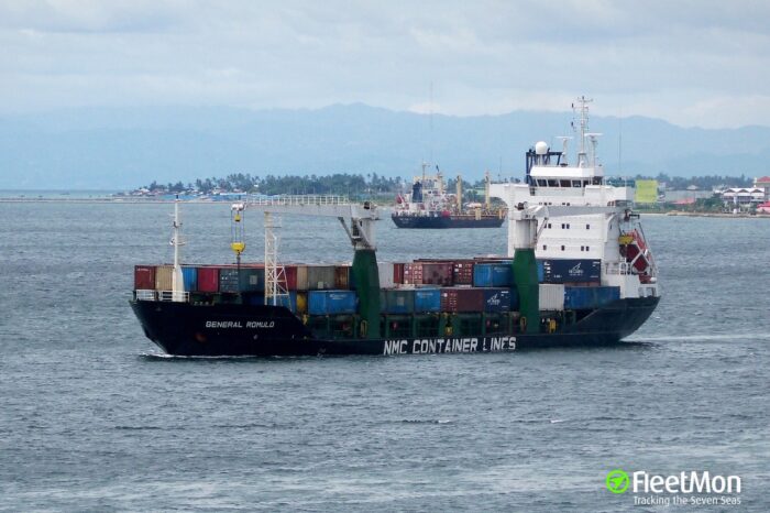 Старший механик погиб при пожаре на контейнеровозе в филиппинском порту