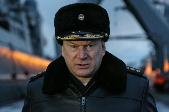 Раскрыта личность адмирала, который отвечает за атаки по Украине с кораблей