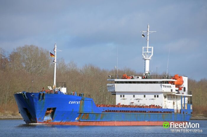 Успеть до санкций: российское судно врезалось в пирс в Дании