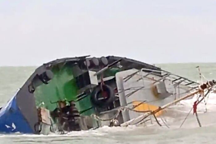 У берегов Туниса затонул танкер с 750 тоннами дизтоплива