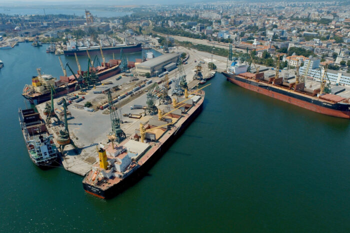 Болгария обеспечит Украине экспорт зерна через порт Варна