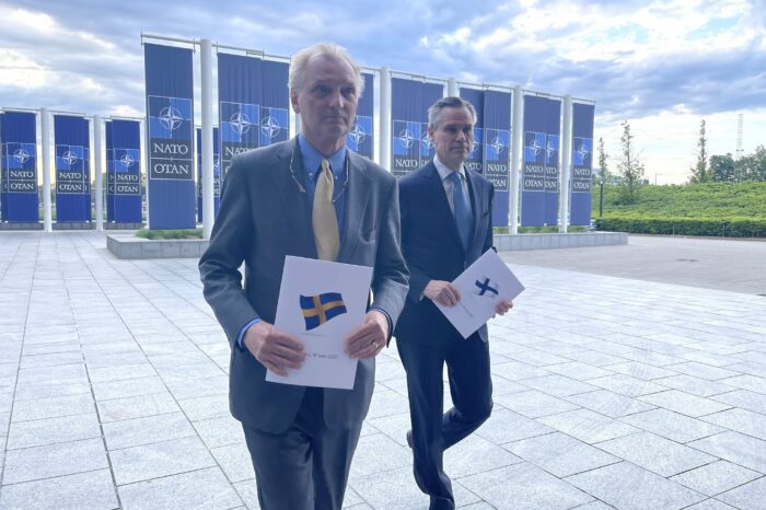 Финляндия и Швеция подали заявки на вступление в НАТО
