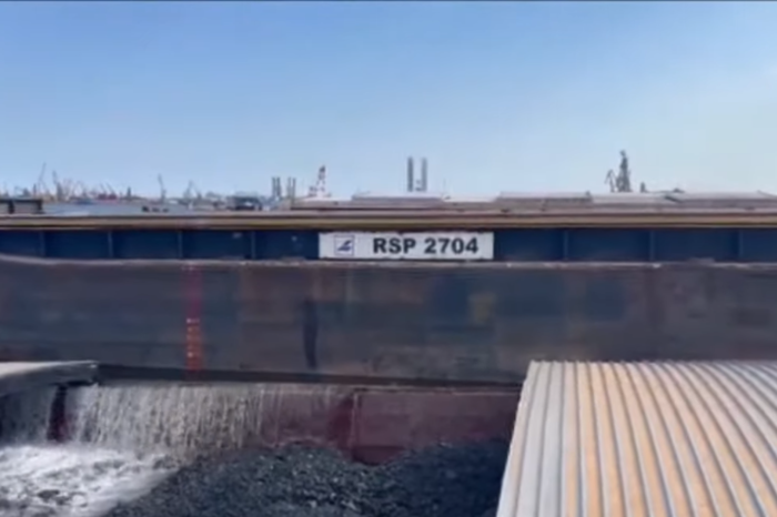Баржа с российским углем затонула в порту Констанца (ВИДЕО)