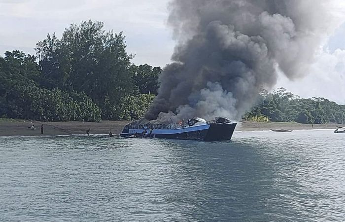 На Филиппинах сгорел пассажирский паром: есть погибшие