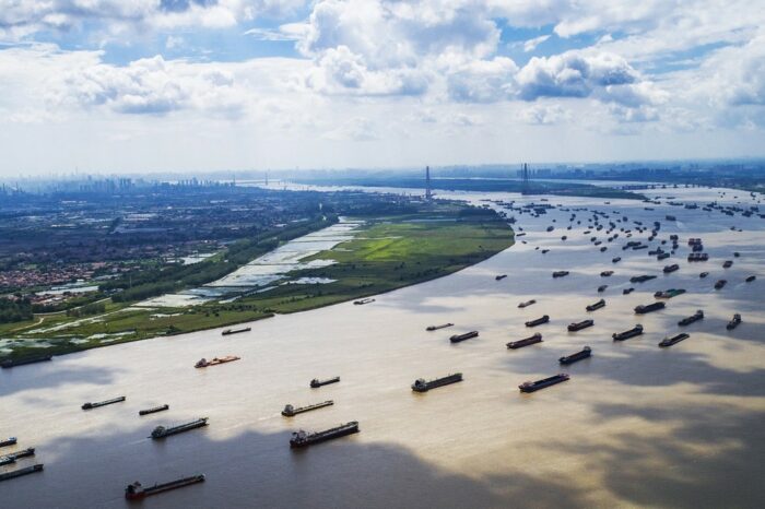 В Китае строят тоннель под самой судоходной рекой страны (ВИДЕО)