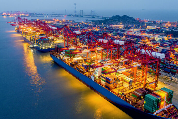 Порт Шанхая полноценно заработает к 20 мая