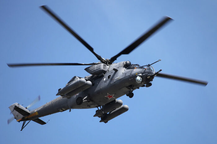 Российский вертолет с оккупантами подняли из Киевского водохранилища