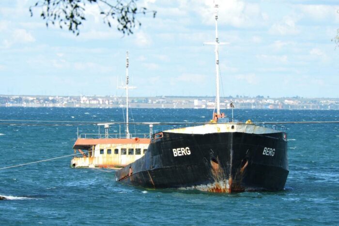 Затонувший в Крыму сухогруз продают на металл в россии