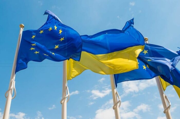 Официально: Украина — кандидат в ЕС