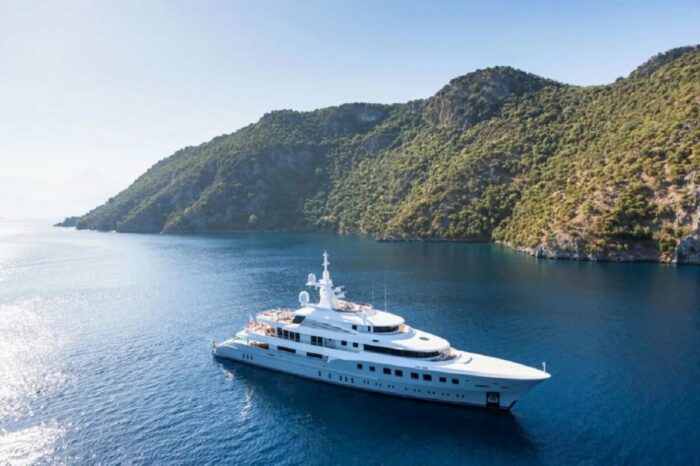 Российскую яхту продадут на аукционе в Гибралтаре