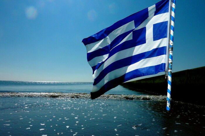 Треть морского экспорта нефти РФ перевезли греческие танкеры