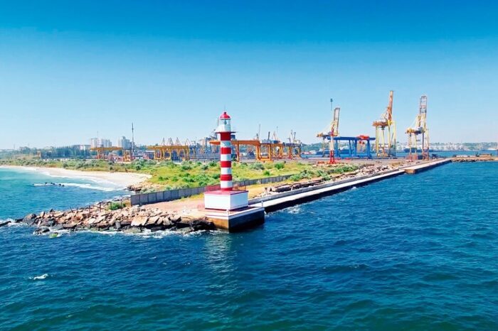 Порт Черноморска первым отправит зерно из Украины