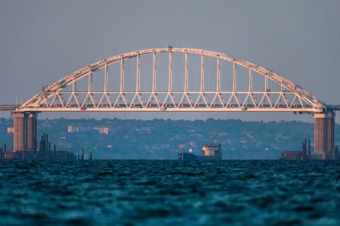 Каждые сутки через Керченский пролив россия пропускает около 70 судов