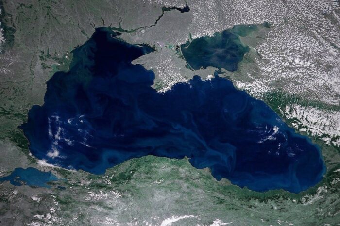 Россия пропустила почти 70 судов через Керченский пролив
