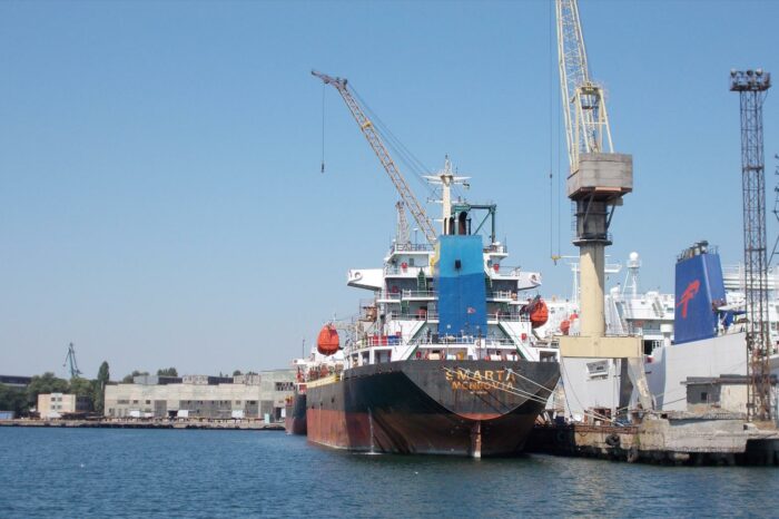 «ДНР» захватила два иностранных судна в Мариуполе