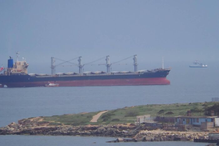 Четыре судна-перевозчика краденого зерна из Крыма теперь подлежат аресту