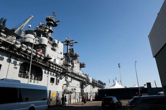В порт Хельсинки вошел корабль НАТО