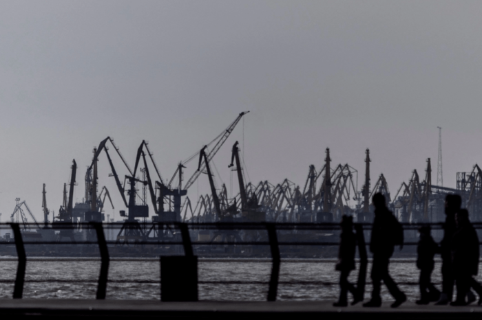 Безробіття, крадіжки зерна й мікрохвильовок: що відбувається в окупованих українських портах?