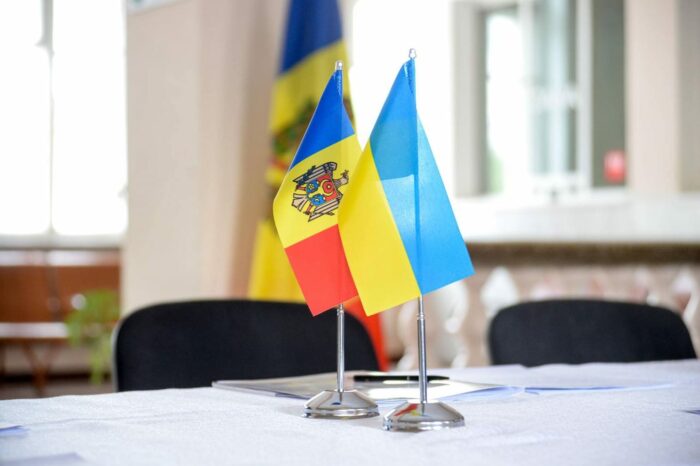 Вантажі в Молдову пропускатимуть без дозволів