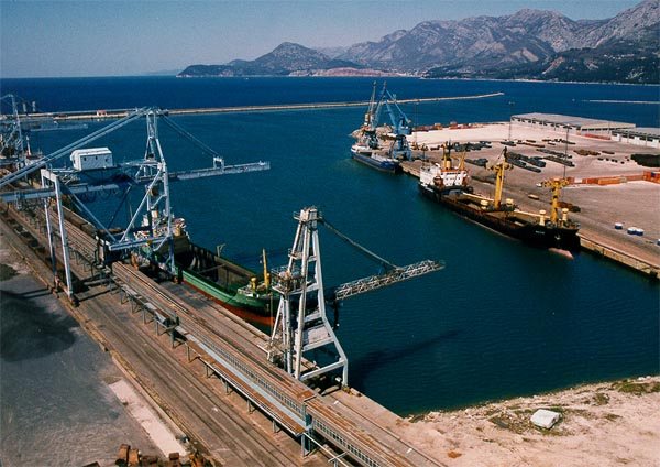 Черногория предлагает Украине транспортировать грузы через порт Бар