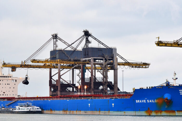 Біля Сингапуру зіткнулися два судна: збитки сягли $4 млн