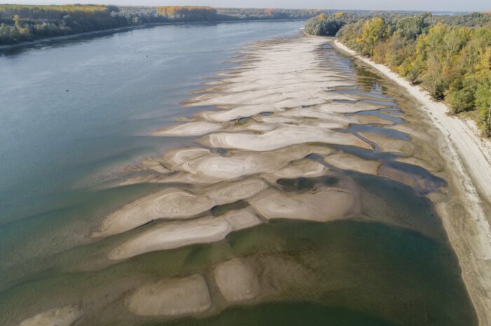 Уровень воды в реке Дунай критически снизился