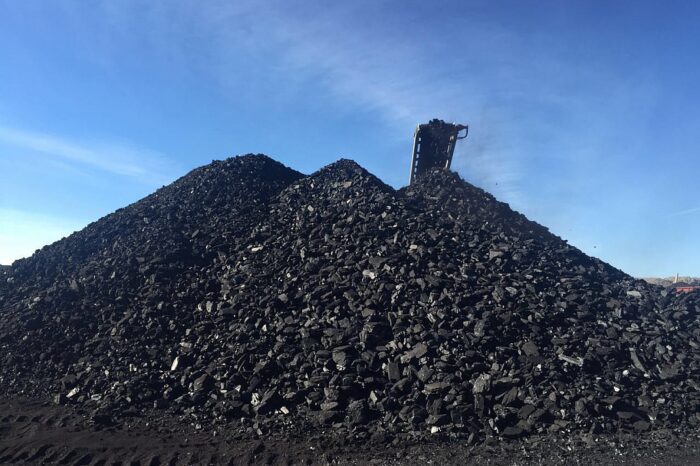 Эмбарго на импорт российского угля вступило в силу