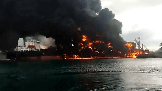 На морському терміналі НПЗ у Венесуелі спалахнули пожежі