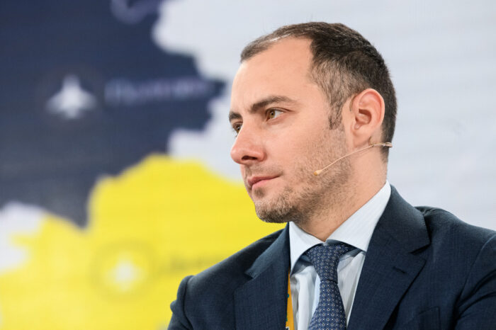 Зеленський нагородив міністра інфраструктури та його заступника