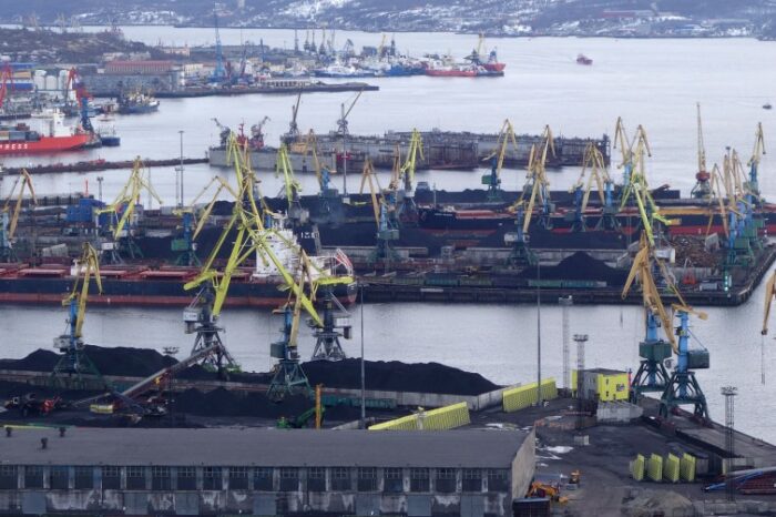 Білорусь переорієнтує експорт на порти рф