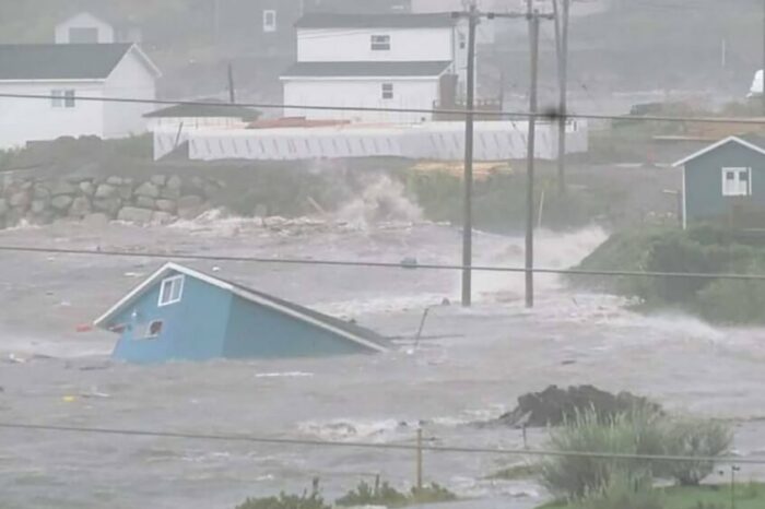 Ураган «Фіона» змиває у море будинки на сході Канади