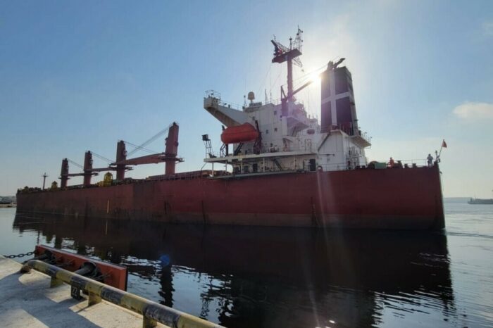 Півтори сотні суден із українським збіжжям досі заблоковані біля Туреччини