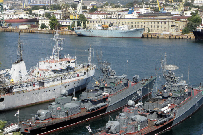 Росія хоче відновити бази ВМС в Криму