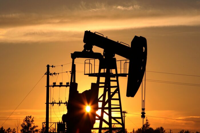 Експорт іранської нафти зріс через обмеження ціни на роснафту
