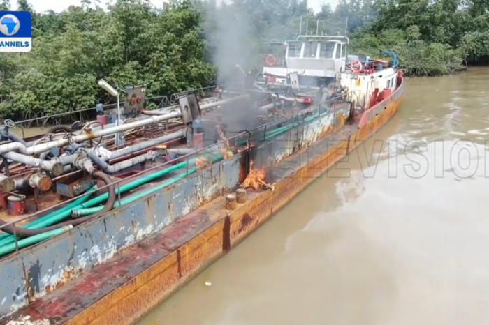 ВМС Нігерії спалили танкер, спійманий на крадіжці нафти