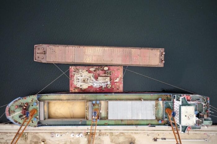 УДП вперше перевантажило зерно з баржі на судно в порту Констанца