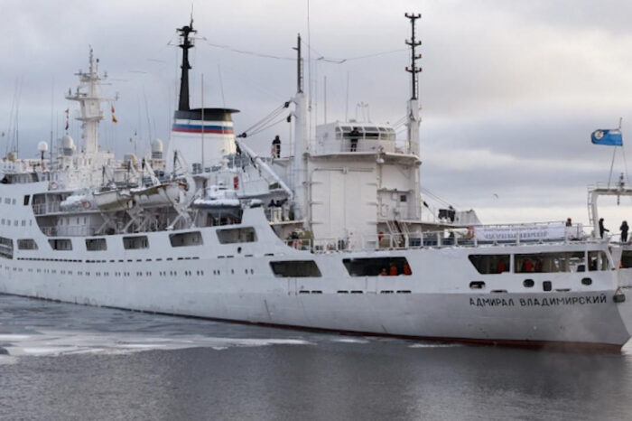 Російське судно шпигувало за ВМС Великобританії