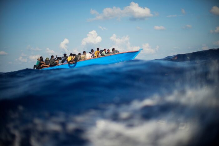 Поблизу Греції затонув човен із мігрантами: є загиблі