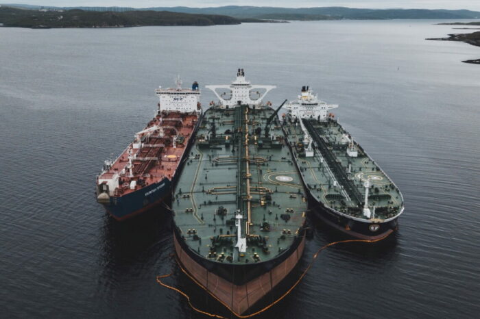 Рф наростила флот для незаконного експорту нафти