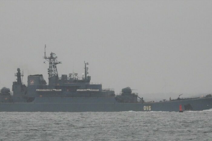 Біля узбережжя Криму маневрують 9 ворожих кораблів
