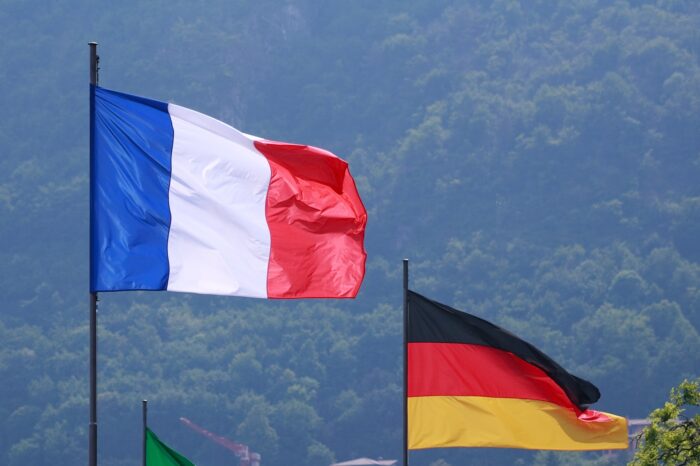 Франція та Німеччина запропонували зняти санкції з російського зерна