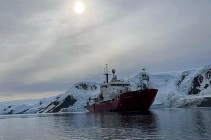 «Ноосфера» прибула до антарктичної станції «Академік Вернадський»