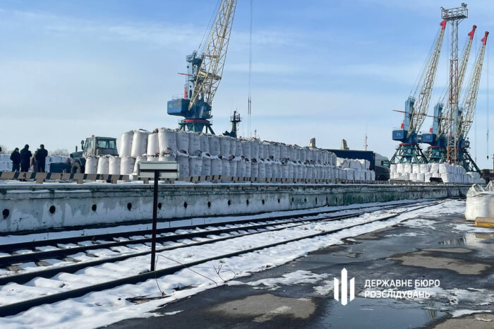 ДБР виявило російські мінеральні добрива на території порту на Одещині