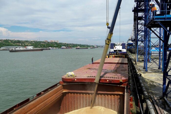Російські судна з пшеницею “застрягли” у Перській затоці