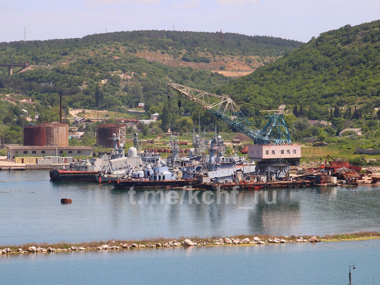 Росіяни незаконно утилізують захоплені кораблі ВМСУ | Ukrainian ...
